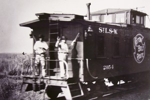 StLSW caboose #2054 and crew