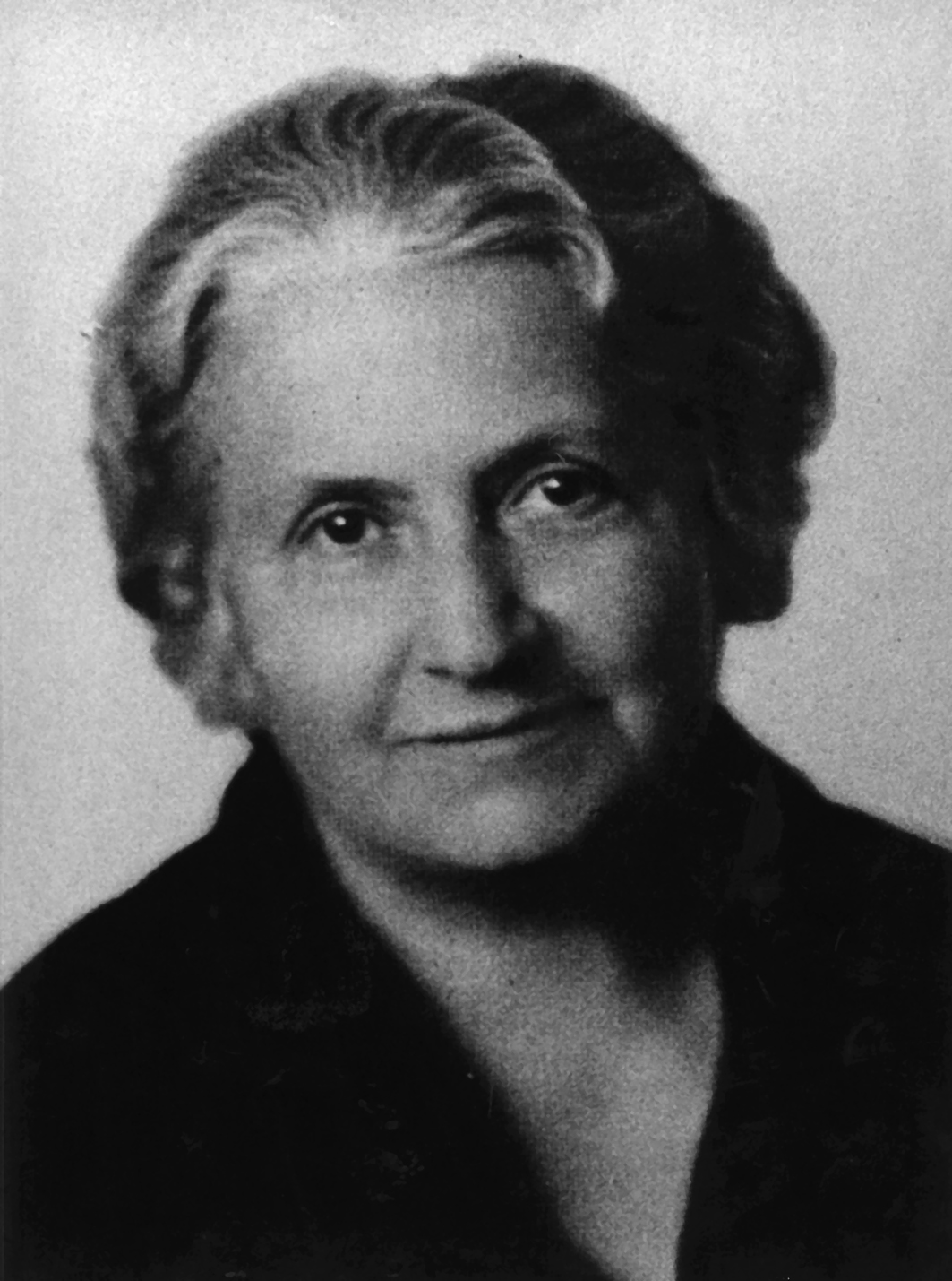 Maria Montessori headshot 1933