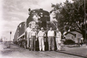 SSW RS-3 locomotive #354 and crew